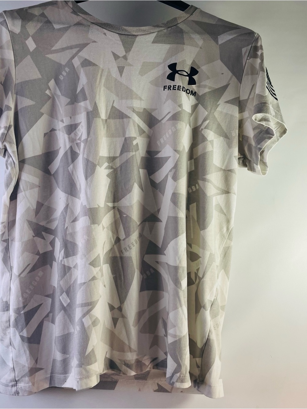 LG Woman’s Short Sleeve Camouflage Graphic Tee in White & Gray